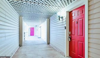 244 S REYNOLDS St 303, Alexandria, VA 22304