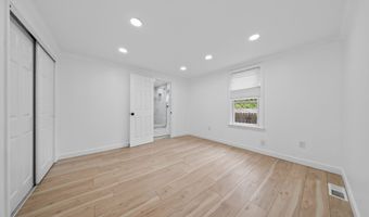 207 Hillcrest Rd, Bridgeport, CT 06606