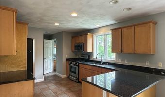 8 Linden St, Bristol, RI 02809