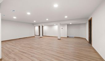 5728 W SPENCER St, Appleton, WI 54914