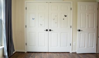 42243 CANARY GRASS Sq, Aldie, VA 20105
