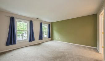1949 N Charter Point Dr, Arlington Heights, IL 60004