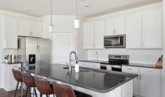 607 Pine Dune Ln, Aberdeen, NC 28315
