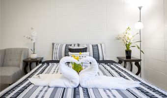 1209 N School St 102, Honolulu, HI 96817