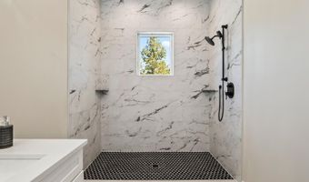 65299 85th St, Bend, OR 97703