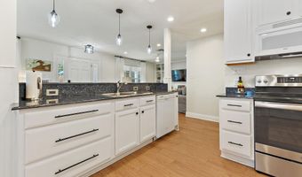 103 Oak Dr, Bay St. Louis, MS 39520