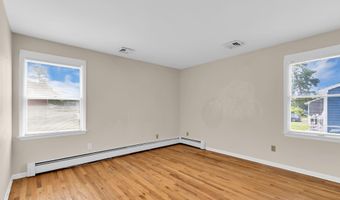 35 Spruce St, Beachwood, NJ 08722