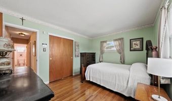 29 E MAPLE Ave, Bellmawr, NJ 08031