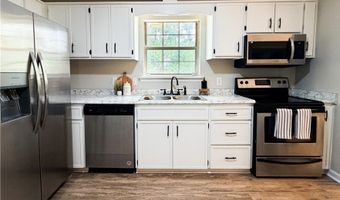 205 Pamela Dr, Allenhurst, GA 31301