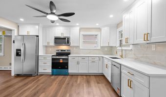 12 Homestead Pl, Branford, CT 06405