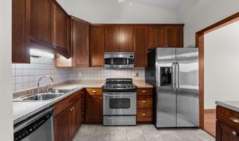 760 Woodside Trails Dr 203, Ballwin, MO 63021