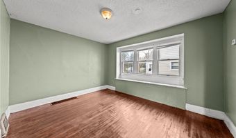 884 Lovers Ln, Akron, OH 44306