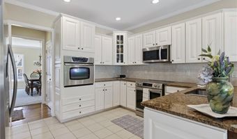 25 Southern View Dr, Narragansett, RI 02882