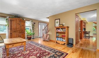 18 Valley Stream Dr, Cumberland, RI 02864