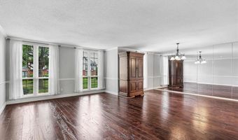 917 Claytonbrook Dr 1, Ballwin, MO 63011