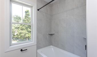 10 Mount Hope Ave, Portsmouth, RI 02871