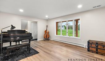 9095 76th St SE, Alto, MI 49302