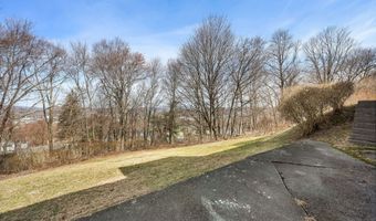 46 Topstone Dr, Danbury, CT 06810