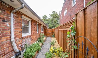 706 W GLEBE Rd, Alexandria, VA 22305