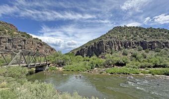 620 Tune Dr, Arroyo Hondo, NM 87513
