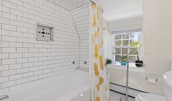 92 Franklin St, Bristol, RI 02809