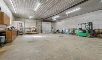 5276 Oakcrest Hill Rd SE, Riverside, IA 52327