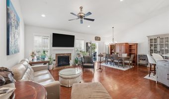 519 Triton Way Dr, Ballwin, MO 63011
