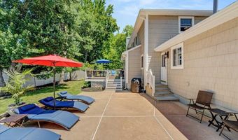 5 Trotter Ter, Belford, NJ 07718