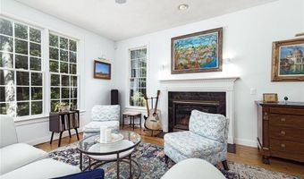 371 Glen Hill Dr, North Kingstown, RI 02874