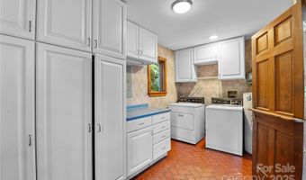 32 Delano Rd, Asheville, NC 28805