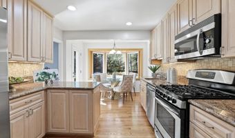 3808 WINTERSET Dr, Annandale, VA 22003