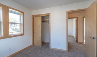 51680 Rose St, Blue River, OR 97413