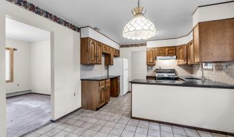 11 Phillips Mills Dr, Middletown, NJ 07748