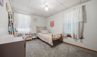 22 N Metcalf Ave, Amboy, IL 61310