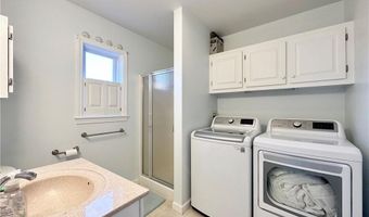 24 High St, Middletown, RI 02842
