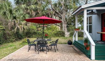 110 17th St, Apalachicola, FL 32320
