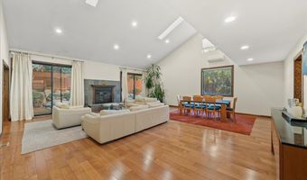 10 Morley Ct, Albertson, NY 11507