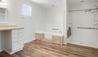 805 Bouslog St, Bay St. Louis, MS 39520
