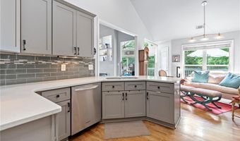 648 York View Dr, Auburn, GA 30011