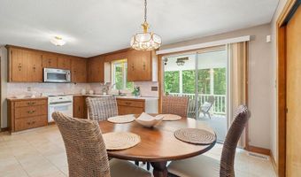 6 Lancaster Pl, Andover, MA 01810