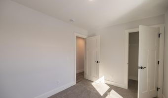 17 Streamside Dr, Auburn, ME 04210