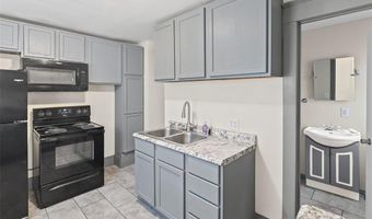 725 Park Dr, Alton, IL 62002