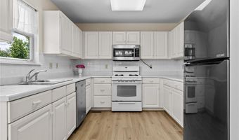 1114 Arbor Spring Ct, Ballwin, MO 63021