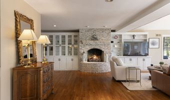 29 Woodland Dr, Avon, CT 06001