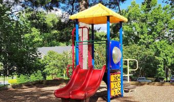 7904 INVERTON Rd 204, Annandale, VA 22003