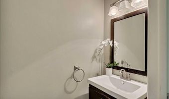 132 Point Of Woods Dr, Albany, NY 12203