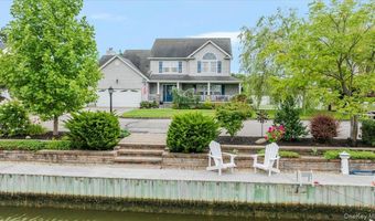 18 South Plz, Amity Harbor, NY 11701