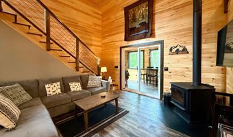 8 Breezy Knoll Ln, Baileyville, ME 04694