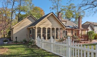 302 Fox Hollow Woods Dr, Ballwin, MO 63021