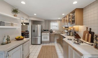 2 Lloyd Pl, Belleville, NJ 07109